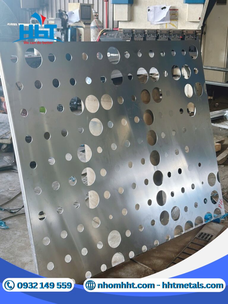 Mặt dựng nhôm tấm 2mm 